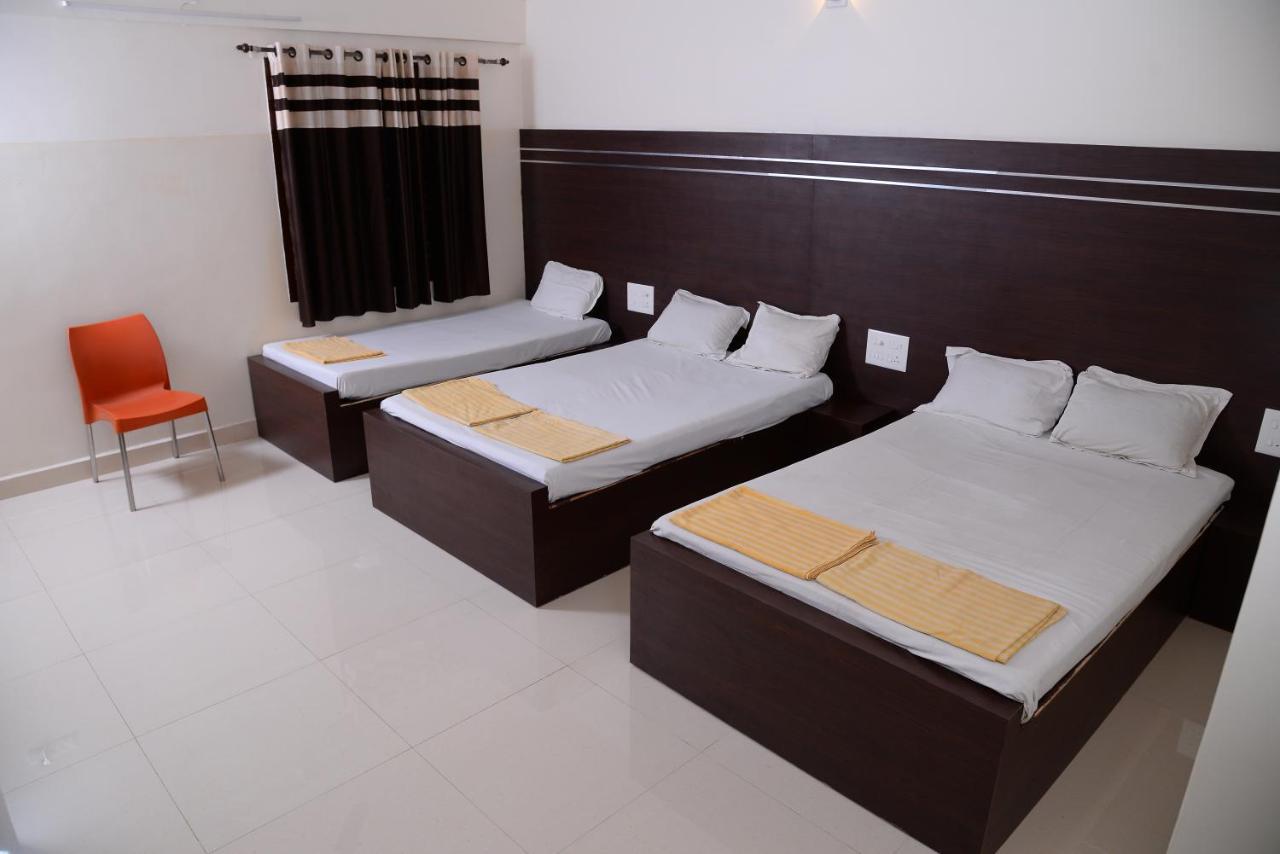 Parijatha Lodge Kundapur Bagian luar foto