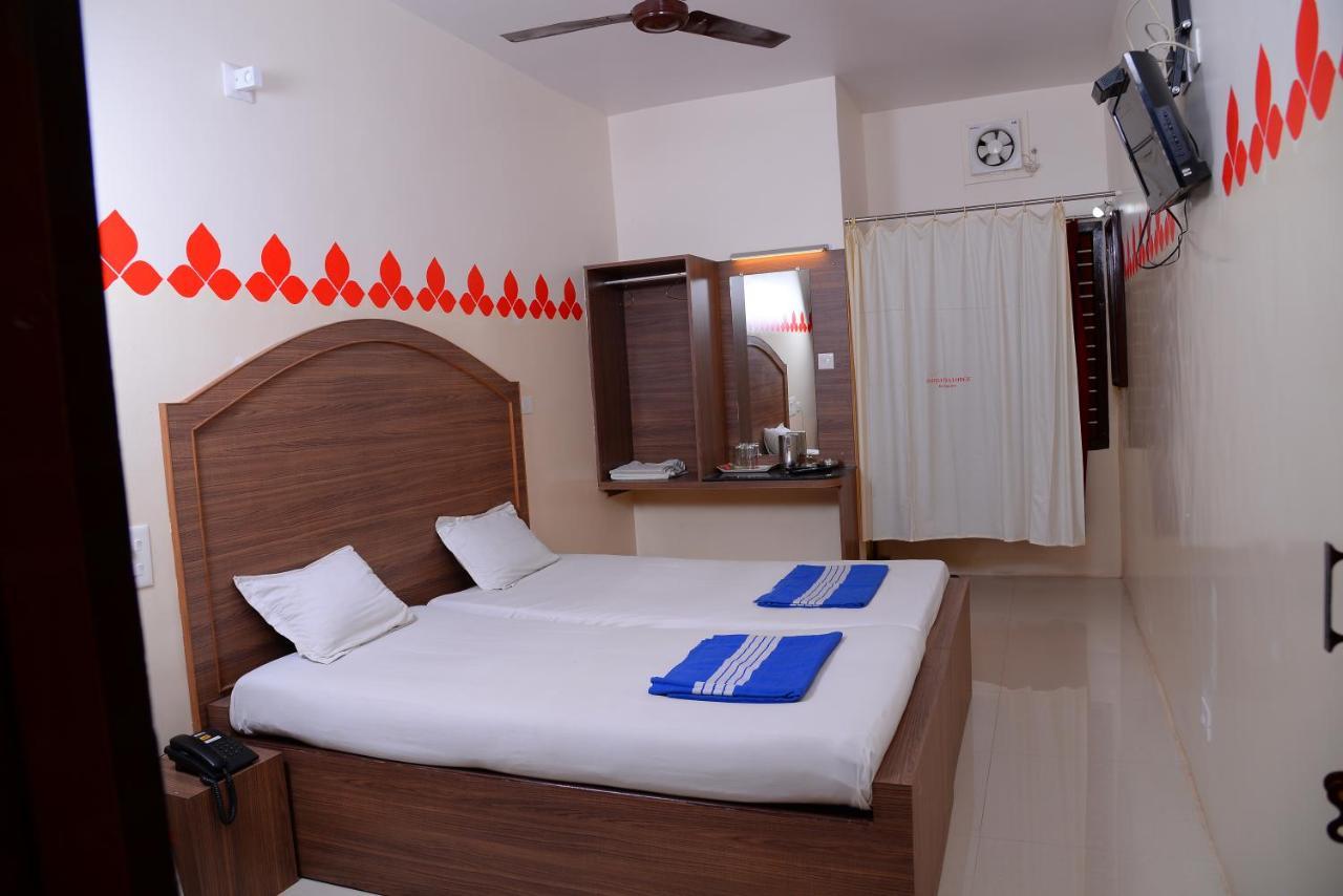 Parijatha Lodge Kundapur Bagian luar foto