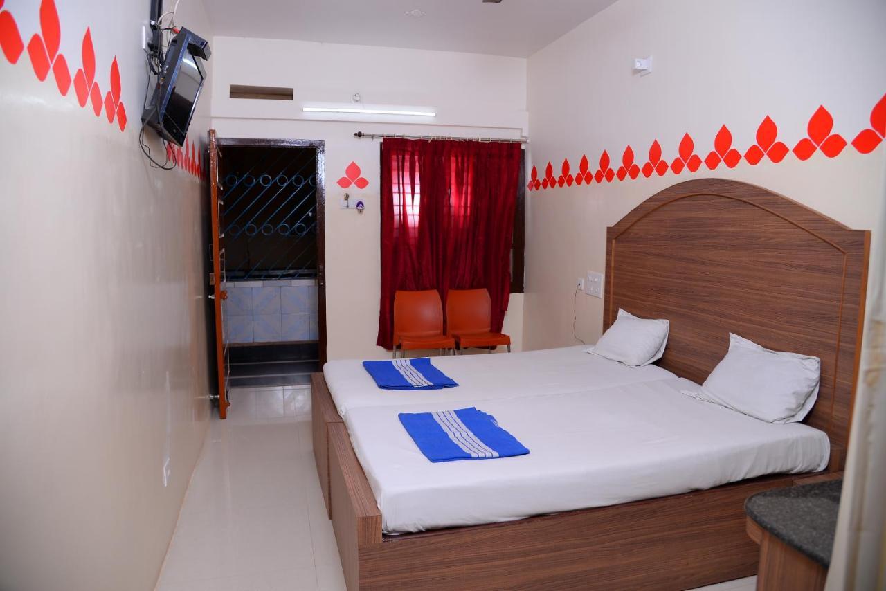 Parijatha Lodge Kundapur Bagian luar foto